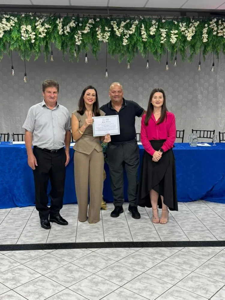 Radialista de Jaguariaíva recebe homenagem da Assembleia Legislativa