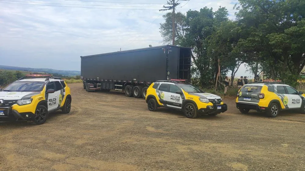 Caminhoneiro é feito refém durante assalto a carreta de panetones