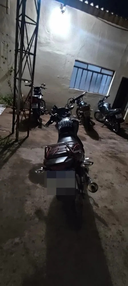 Adolescente é flagrado conduzindo moto em Siqueira Campos