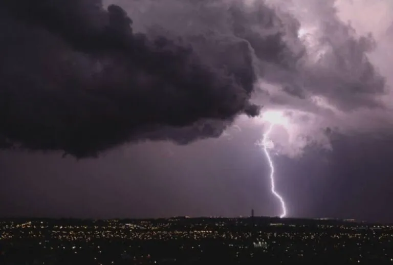 Paraná deve enfrentar três dias de tempestades com risco de granizo e ventos fortes, alerta Simepar