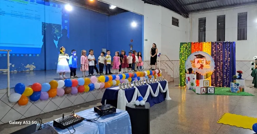 Alunos dos Cmeis realizam formaturas em Arapoti