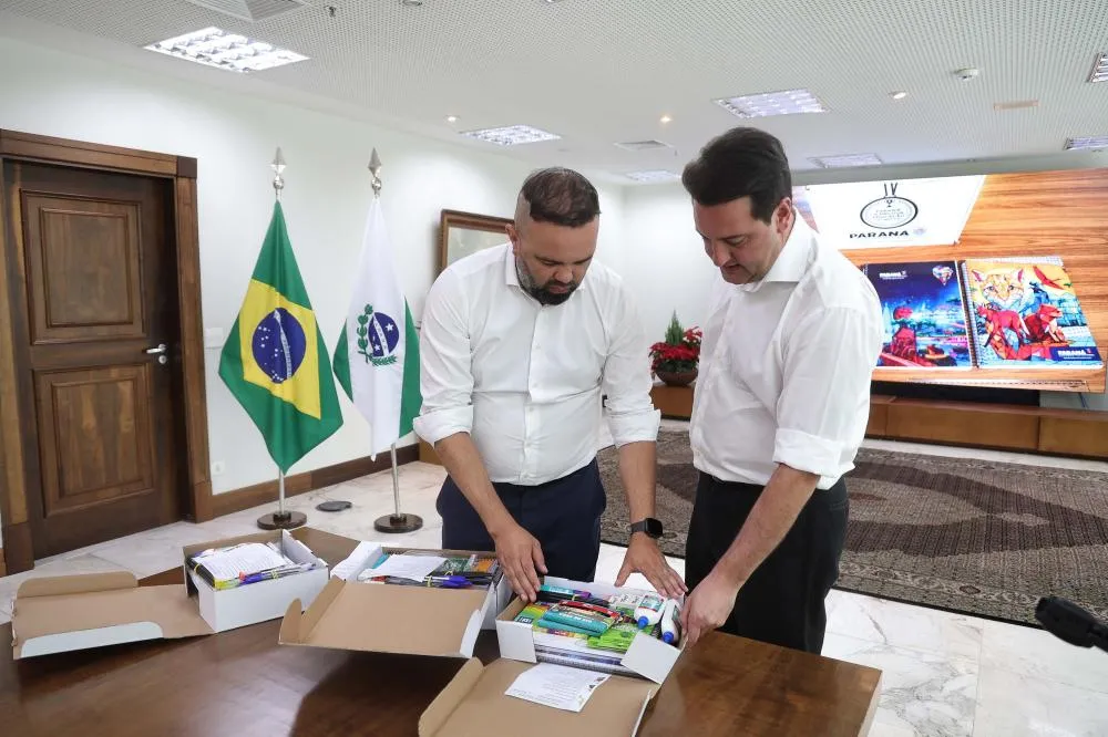 Apaes do Norte Pioneiro e Campos Gerais recebem kits escolares do Estado a partir de janeiro