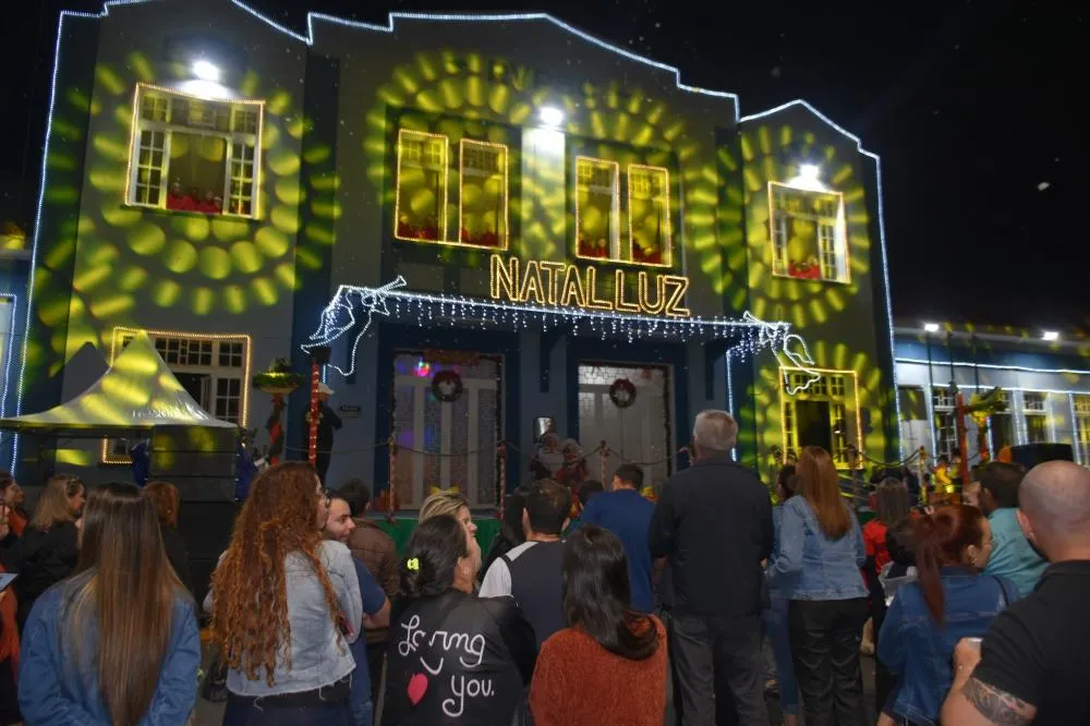 Natal de Luz segue com shows e entrega de brinquedos em Jaguariaíva
