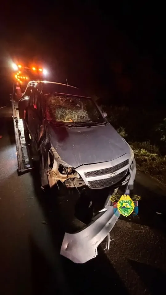 Quatro pessoas ficam feridas após carro capotar na PR-092