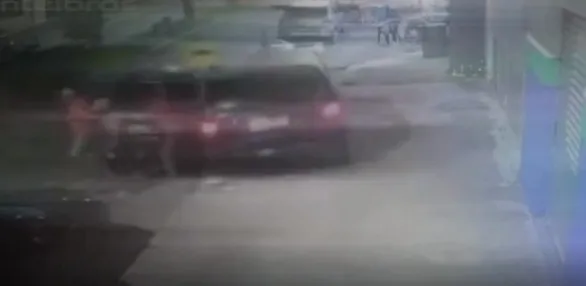 Vídeo mostra momento em que motorista invade calçada e atropela mulher em Ibaiti