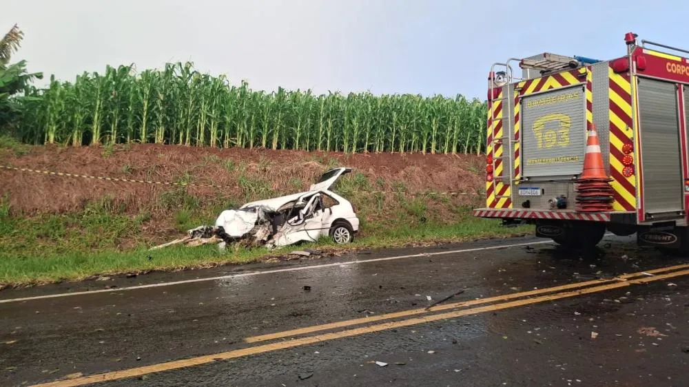 Colisão violenta na PR-272 deixa um morto e dois gravemente feridos em Pinhalão