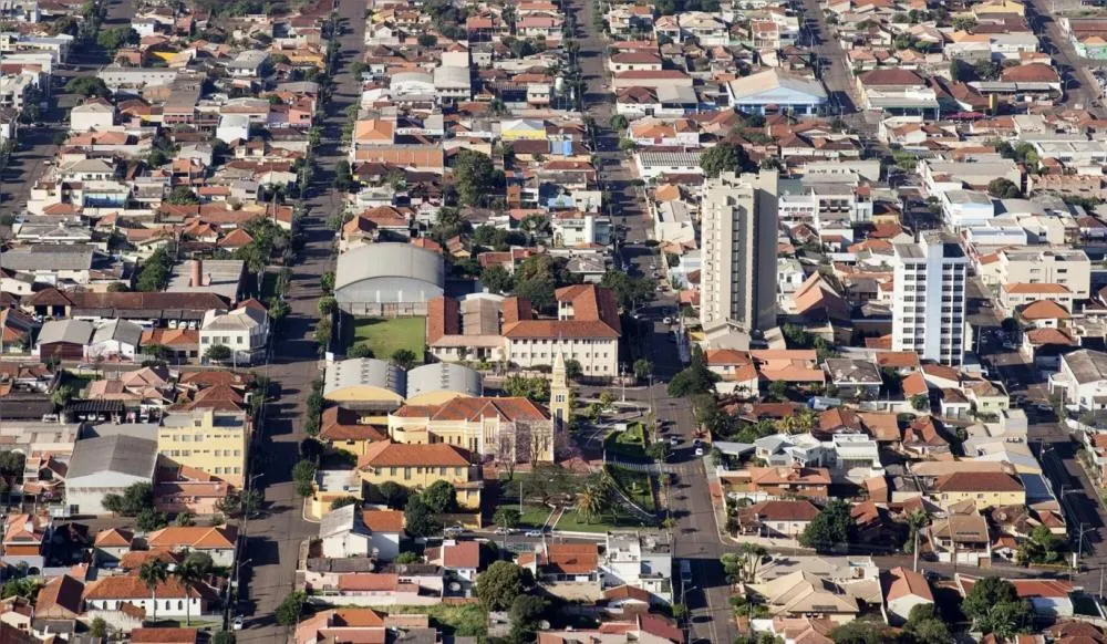 Bandeirantes e Siqueira Campos lideram geração de empregos na região