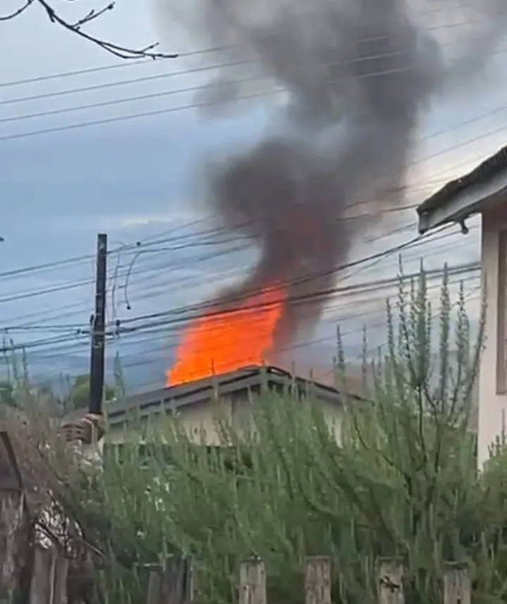 Prefeitura e moradores se unem para ajudar família que perdeu tudo em incêndio em Wenceslau Braz