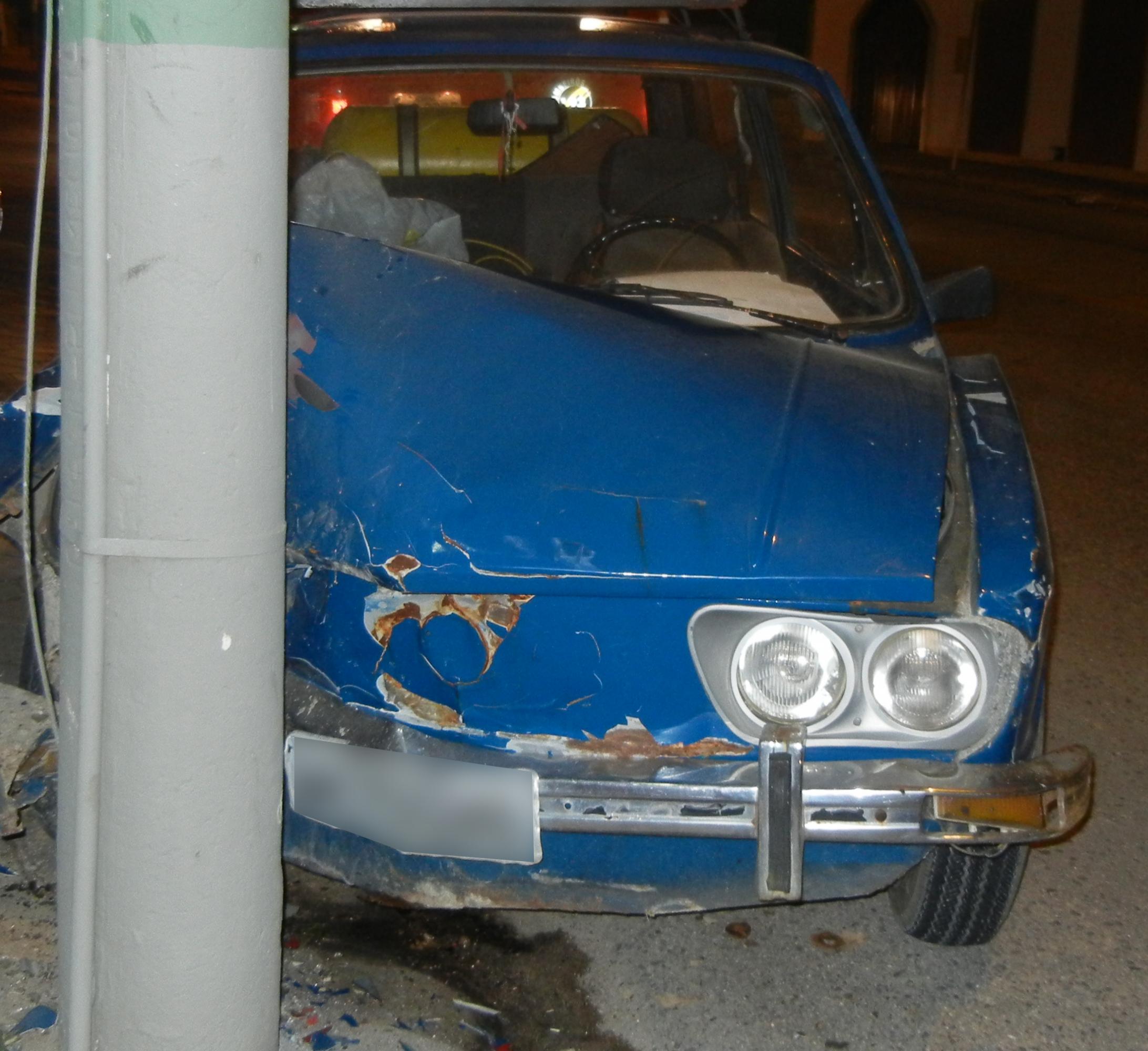 Idosa morre após Brasília bater em poste