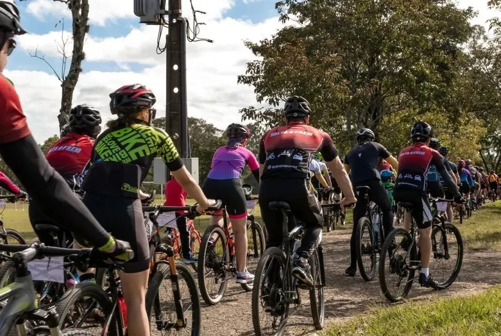 Jaboti inaugura Rota do Morango com pedal que une esporte, turismo rural e solidariedade