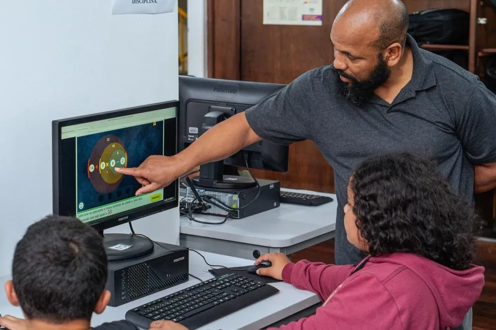 Paraná será um dos primeiros estados do Brasil a ofertar curso técnico de IA na rede pública