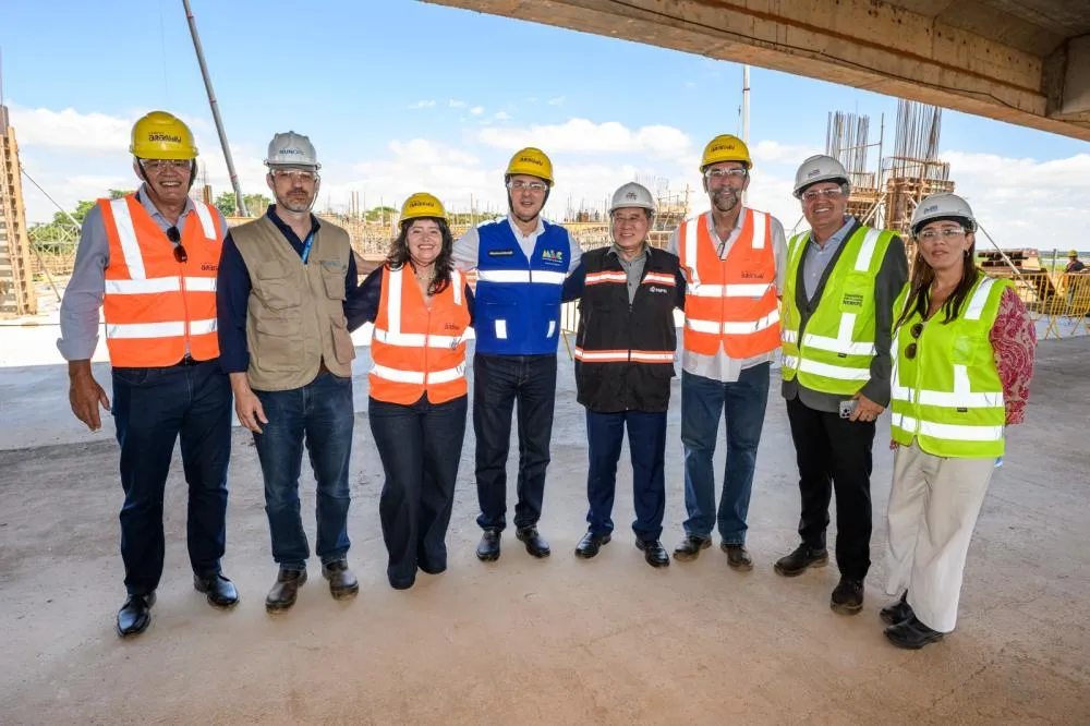 Ministro da Educação destaca parceria da Itaipu em visita às obras da Unila