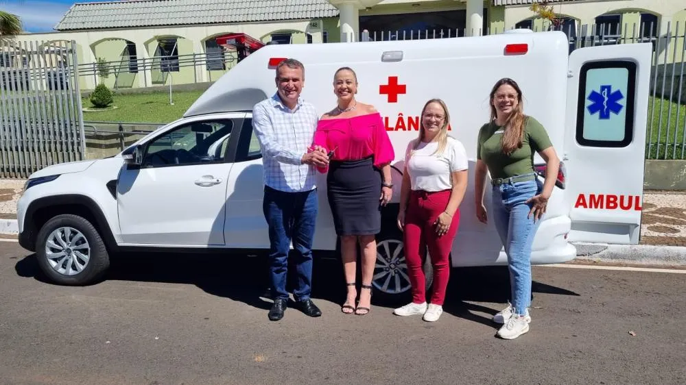 Prefeitura de Arapoti recebe nova ambulância para o município