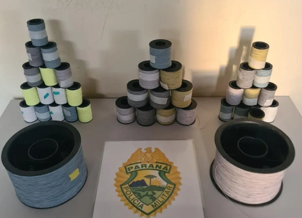 Homem é detido pela PM soltando pipa com cerol em área residencial