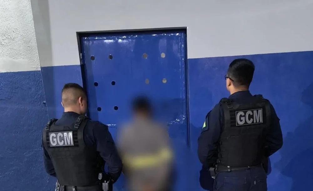 Homem é preso após invadir casa e ameaçar matar mulher com uma faca