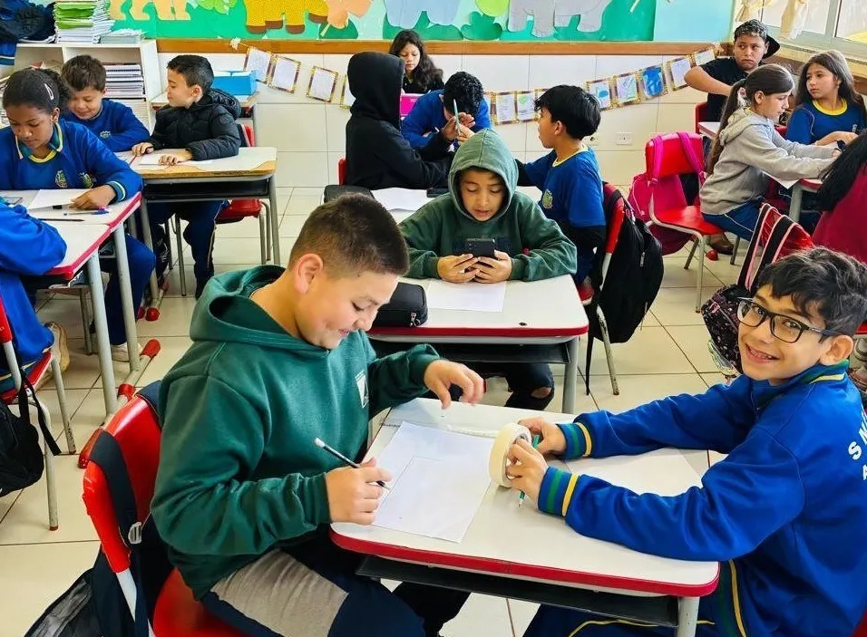 Arapoti inclui aulas de robótica e inglês para alunos da rede municipal