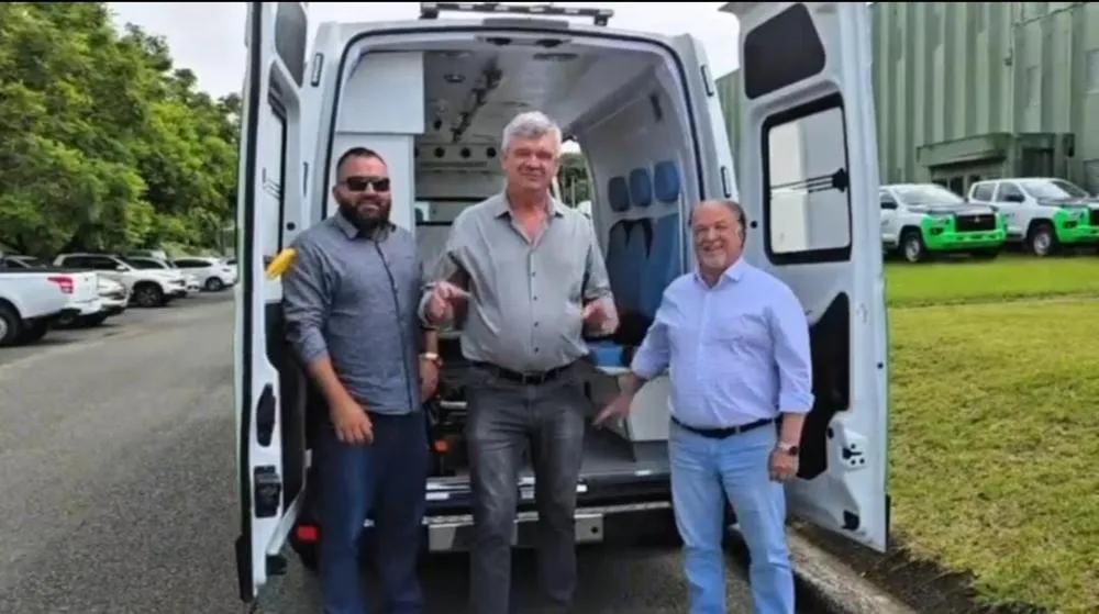 Governo do Paraná entrega ambulância UTI Móvel para Jaguariaíva