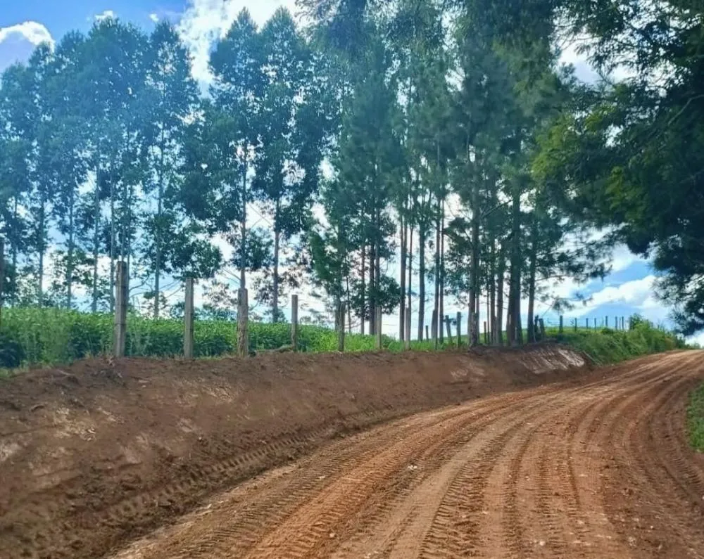 Prefeitura de Jaguariaíva realiza obras e manutençao de estradas na zona rural