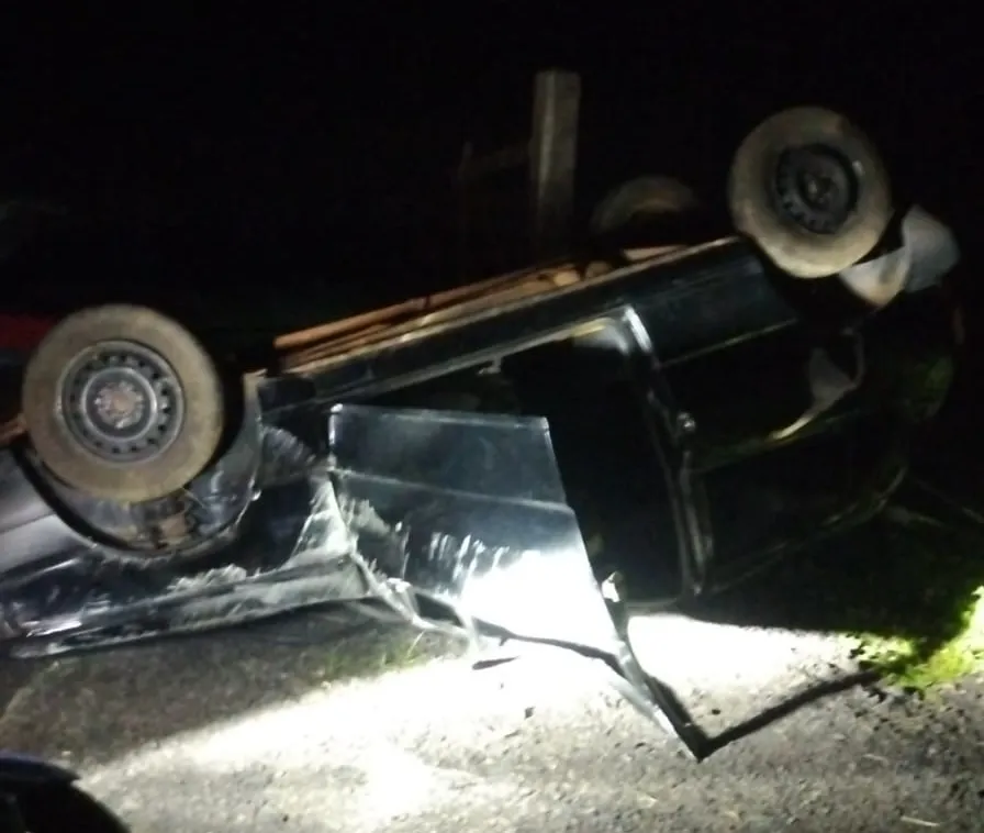 Acidente com dois carros e carreta deixa casal ferido no Norte Pioneiro