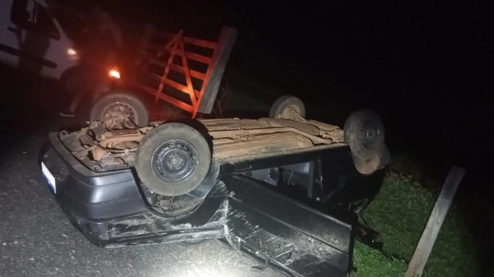 Motorista se envolve em acidente com casal que voltava da igreja e foge com caixinha de cerveja