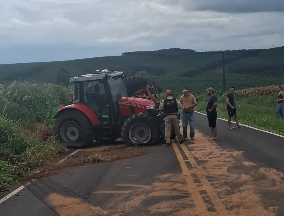 Acidente com trator deixa trabalhador ferido em rodovia da região