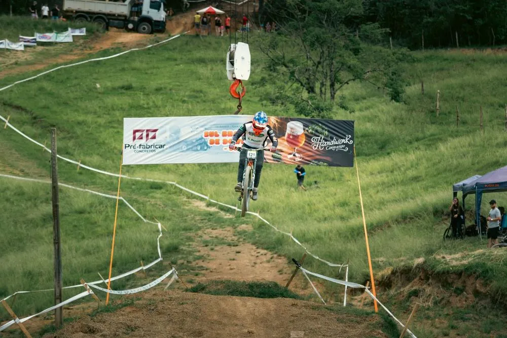 Atleta de Jaguariaíva vence campeonato de MTB Downhill em Santa Catarina