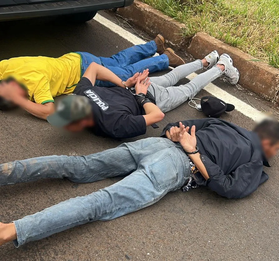 Três criminosos são presos após roubar carro e sequestrar mulher no Norte Pioneiro