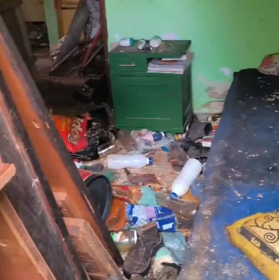 Casa abandonada revela cenário assustador no Norte Pioneiro