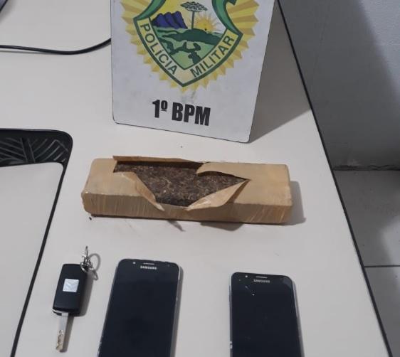 Homem é preso com quase 1 Kg de maconha enquanto fazia mudança