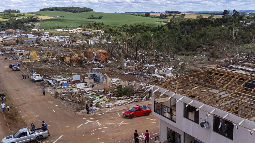 Deputados propõe programa de enfrentamento às emergências climáticas nas escolas do Paraná