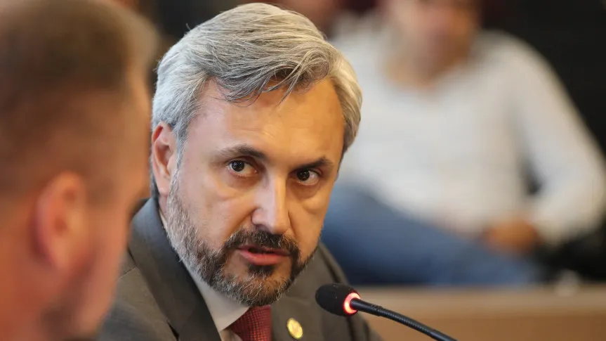 Projeto de Lei institui Campanha Paraná Jovem Cientista e Inovador para estimular pesquisa aplicada no ensino superior