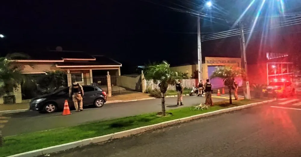 Polícia Militar realiza fiscalização de trânsito em Siqueira Campos
