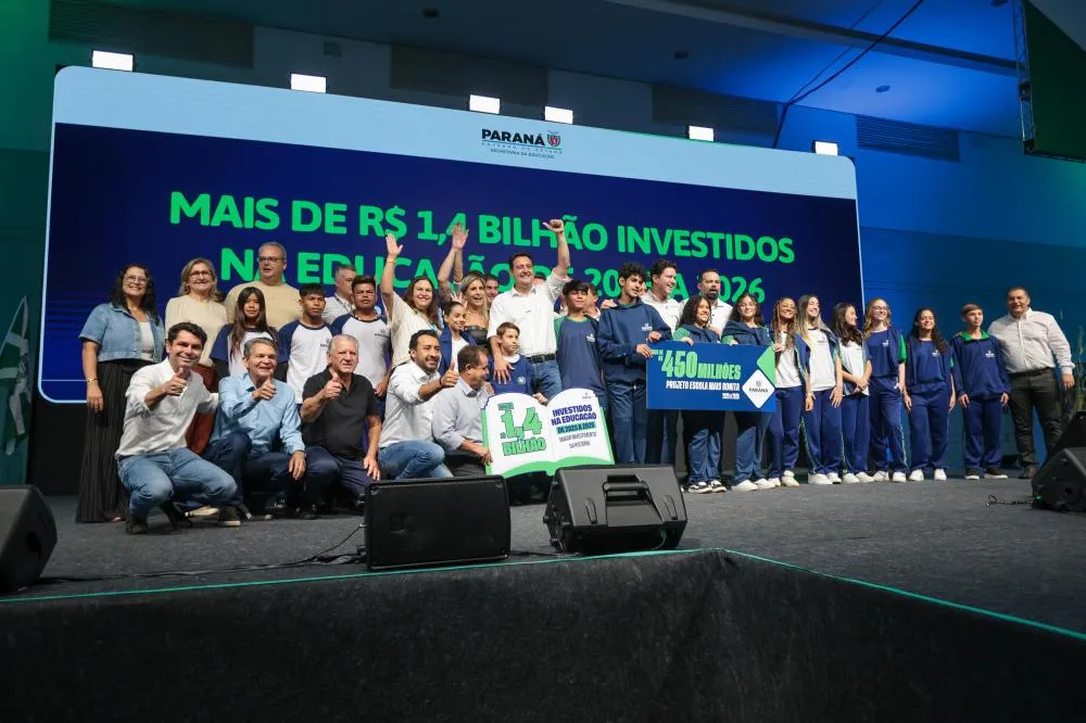 Ratinho Junior anuncia distribuição de uniformes para todos os alunos do Estado