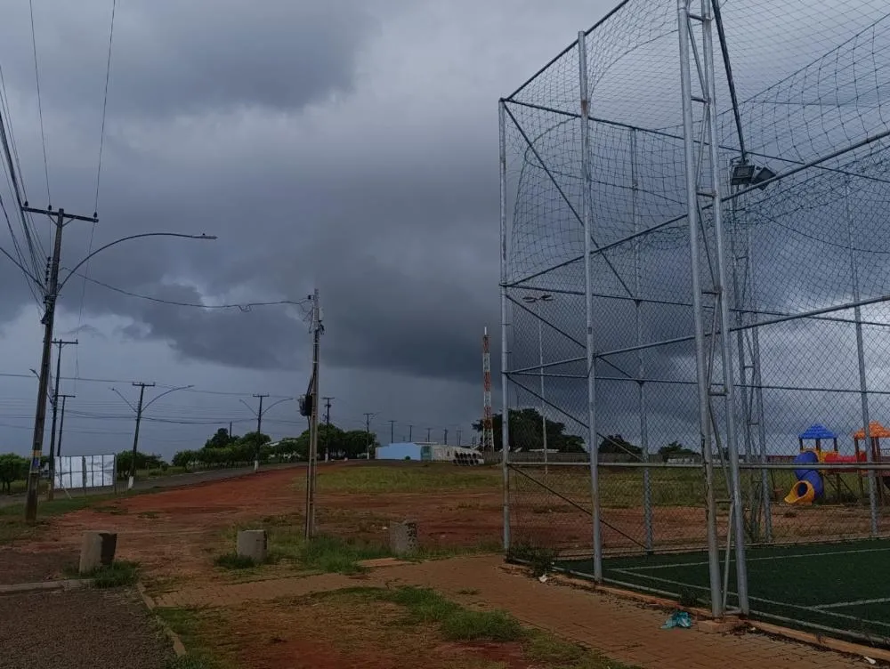 Virada no tempo coloca o Norte Pioneiro sob alerta de tempestades e ventos de até 100 km/h