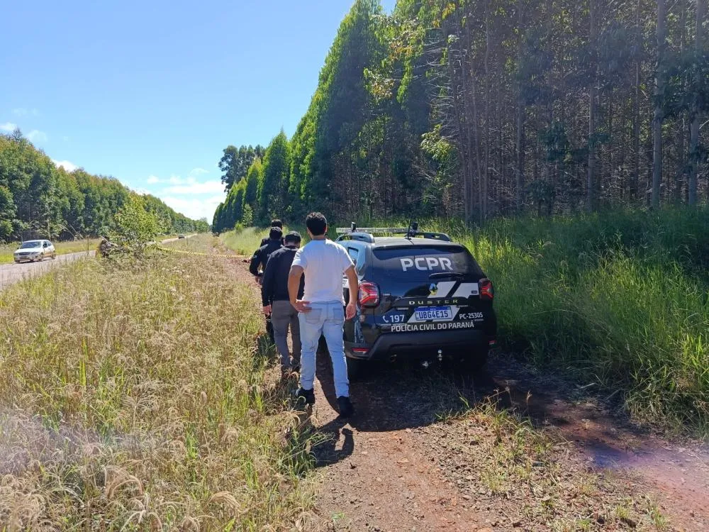 Casal é encontrado morto e parcialmente nu em matagal às margens de estrada em Arapoti