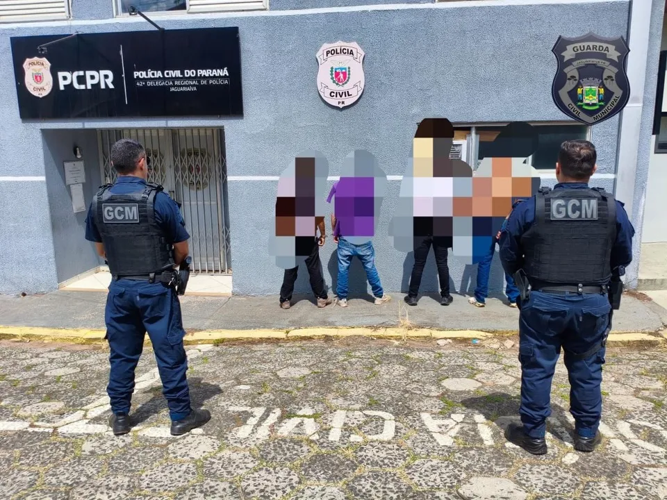 Quatro pessoas acabam na delegacia após serem pegas usando drogas no cemitério de Jaguariaíva