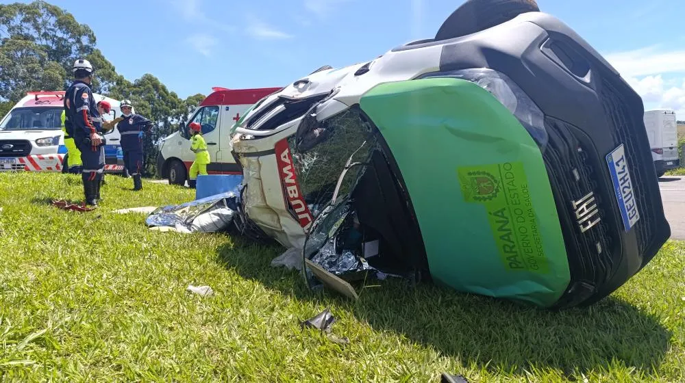 Imagens fortes: caminhoneiro dá detalhes sobre acidente que matou enfermeira e paciente em Wenceslau Braz; veja o vídeo