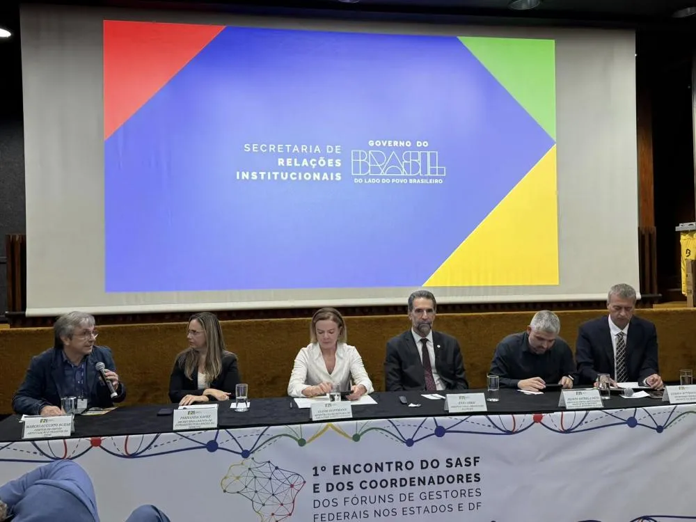 Prefeitos do Norte Pioneiro se reúnem com Gleisi Hoffmann em Brasília