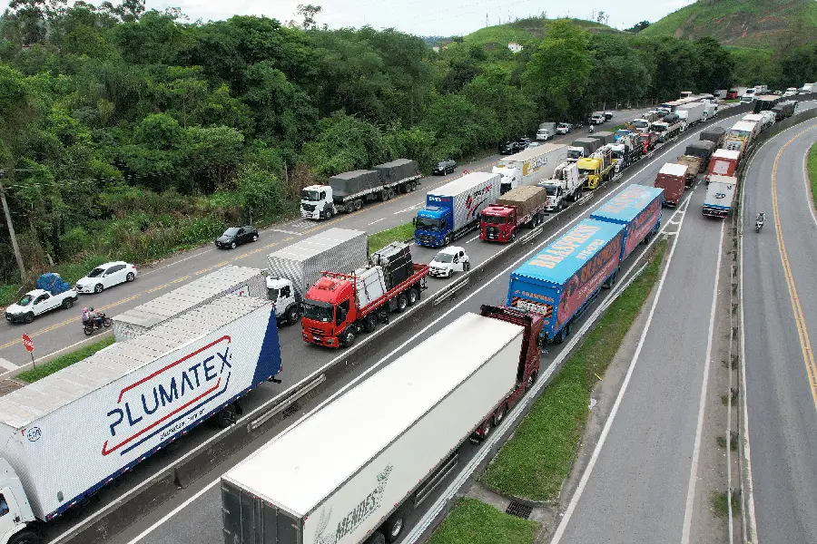 Caminhoneiros se reúnem nesta quinta para avaliar medidas do governo para cancelar greve