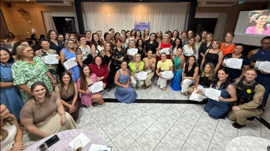 Deputada da ALEP homenageia mulheres que são destaque nos Campos Gerais