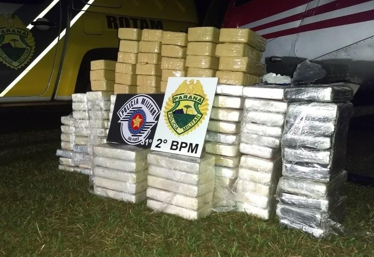 Polícia apreende R$ 2 milhões de crack e cocaína que estavam em helicóptero