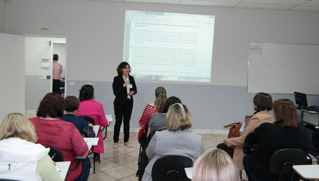 Mais de 300 pessoas se reúnem em W. Braz para III Conferência Nacional de Educação