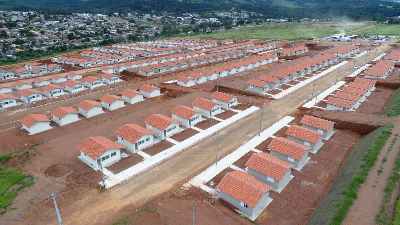 Loteamento em Jaguariaíva recebe pavimentação para entrega de 200 casas