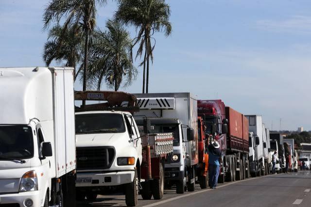 Governo anuncia hoje nova tabela de frete e líder de caminhoneiros fala em nova greve