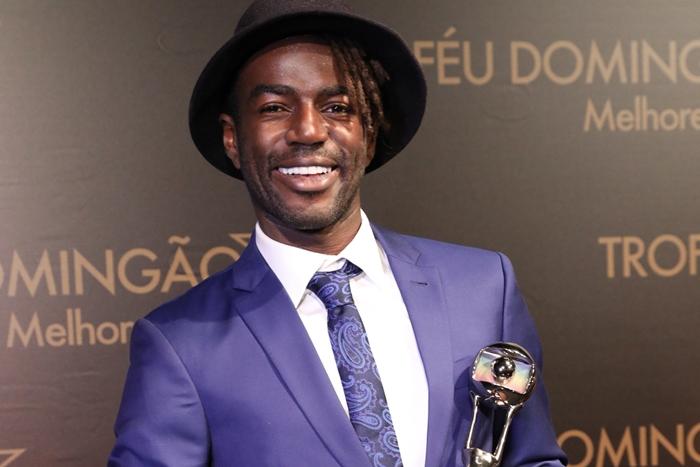 Ator da Globo aparece completamente nu em rede social