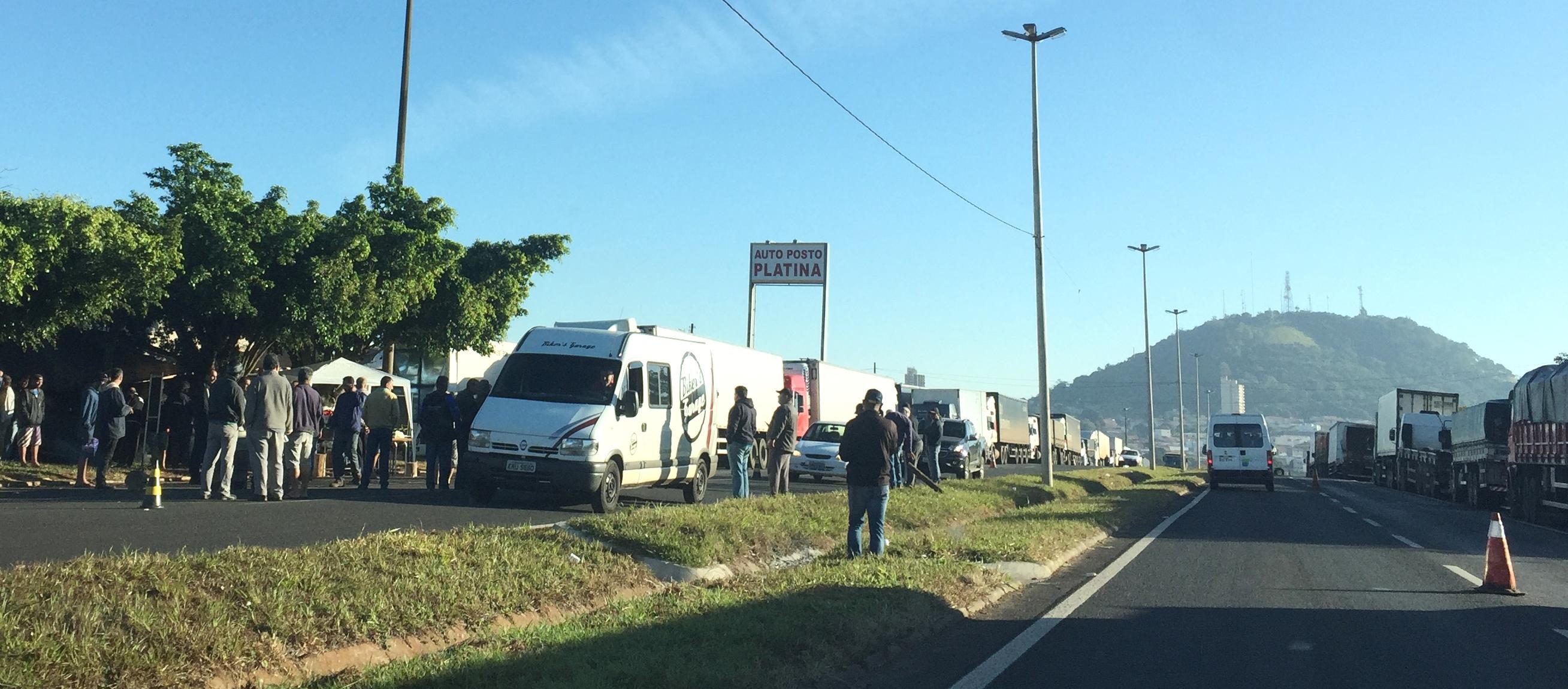 Greve dos caminhoneiros caminha para o sétimo dia e não tem previsão para acabar