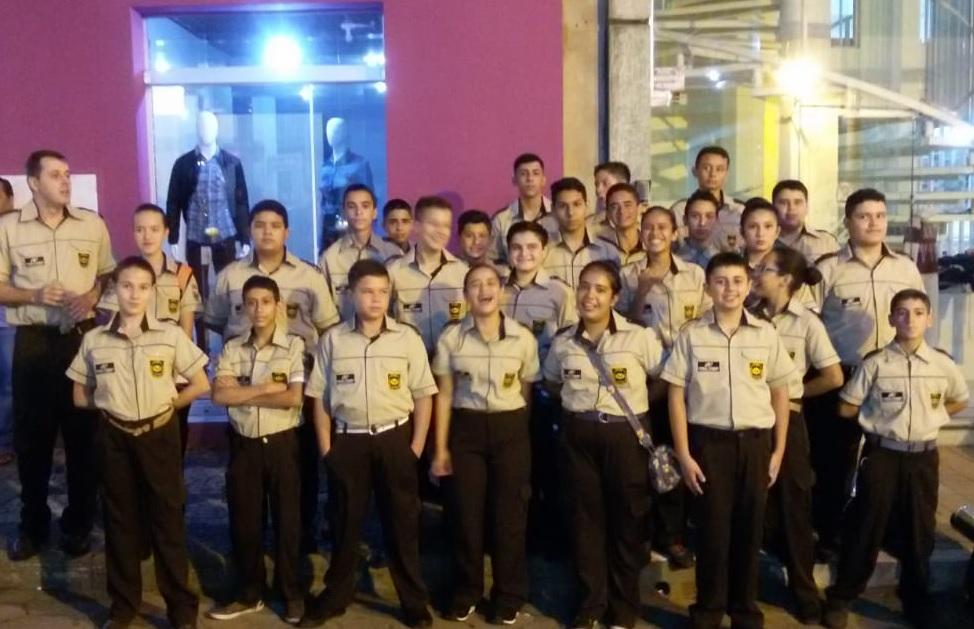 Policiais Mirins de Siqueira Campos apresentam projeto em Pinhalão