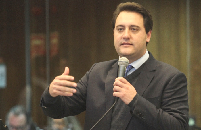 Ratinho Junior pede correção salarial para servidores do Estado