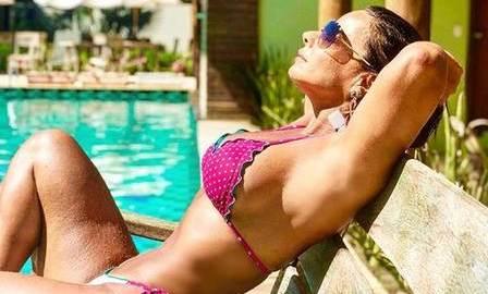 Acusada de usar photoshop em foto, Viviane Araújo se revolta
