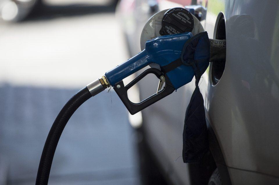 Após cinco altas, Petrobrás reduz preço do diesel e da gasolina; Governo debate aumentos